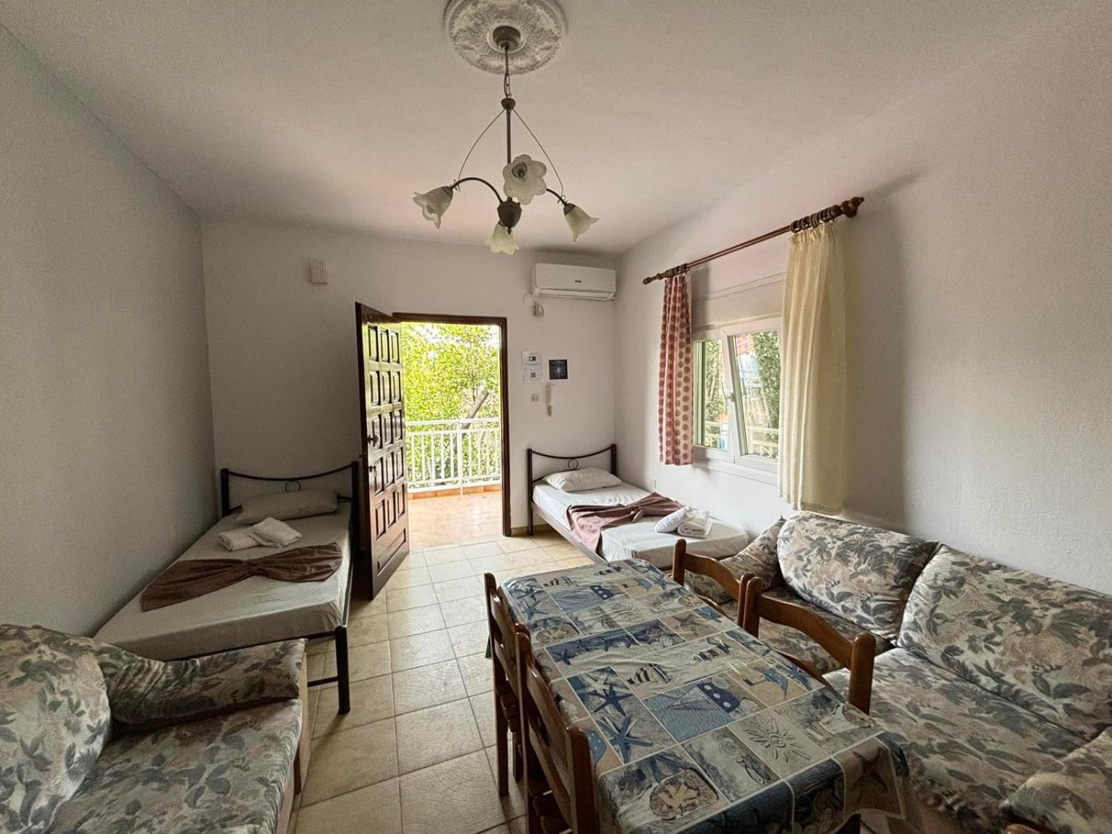 Island Apartments Vrasná Екстериор снимка