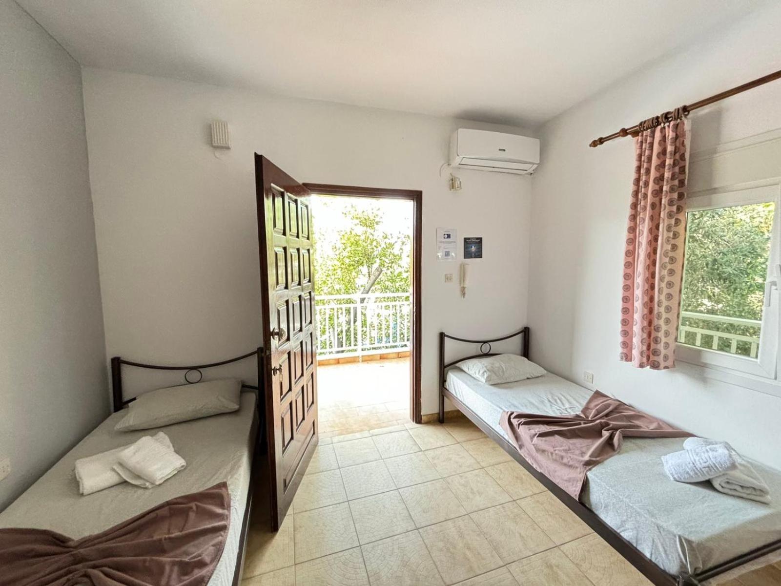 Island Apartments Vrasná Екстериор снимка
